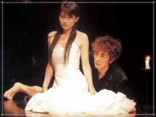 篠原涼子と市村正親の共演舞台「ハムレット」の画像